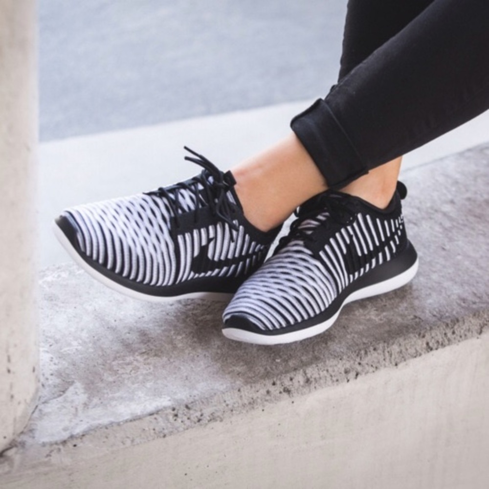 Nike Women’s Roche Fly Knit